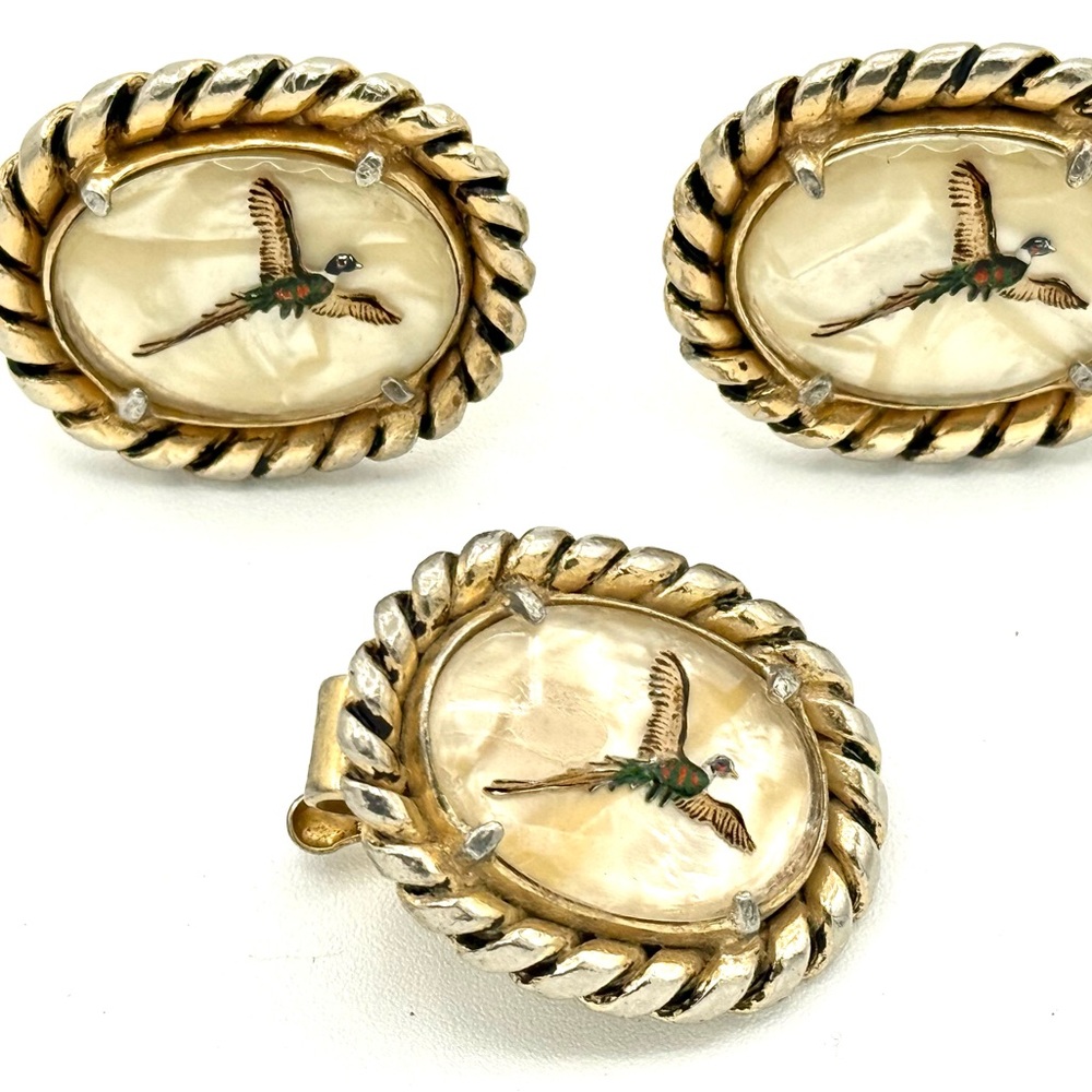 Vintage Artisan Cuff Links and Tie Bar Gold tone and cream